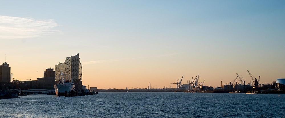 Die Elbphilharmonie und der Hamburger Hafen